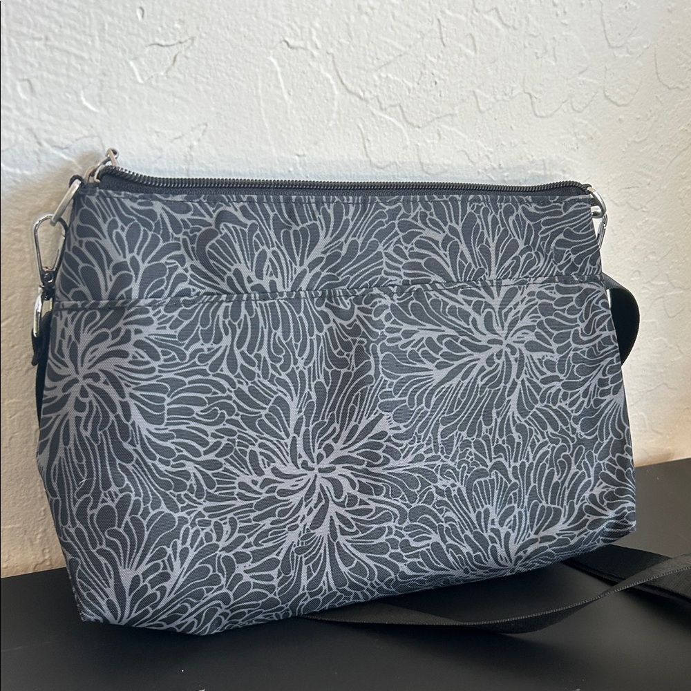 Baggallini Rfid Protected Patterned Crossbody Bag - image 6